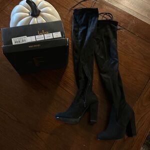 Lulus thigh-high boots in black size 7